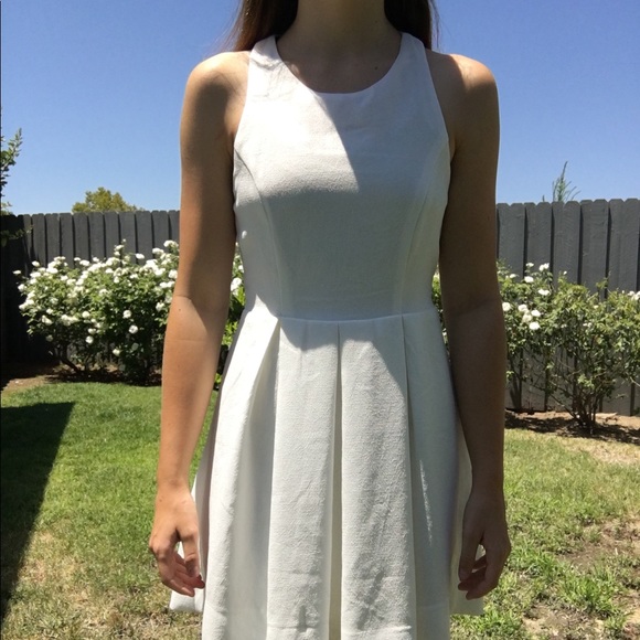 White flowy dress - Picture 2 of 3